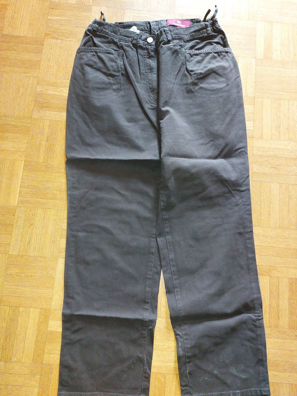 Hosen: schöne Hose / Jeans, Grösse 22, braun – Gebraucht aus Escholzmatt von Stern777 1