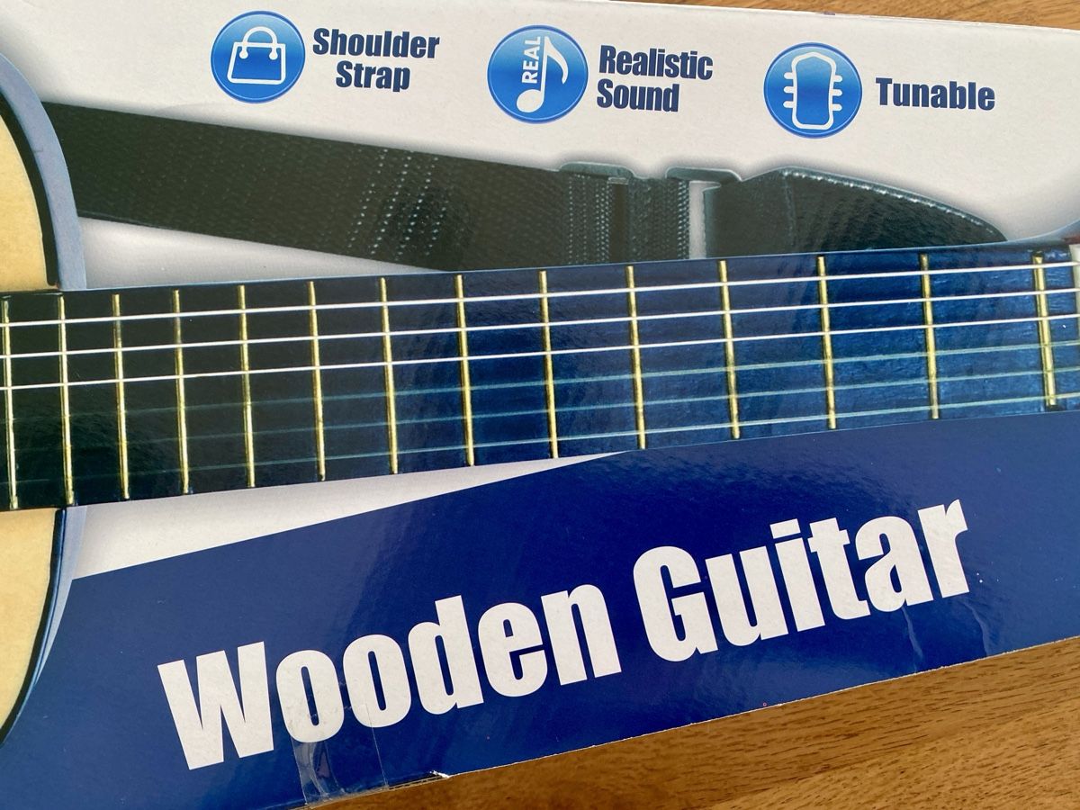 Bontempi Strumenti musicali: Wooden Guitar 75 cm Bontempi – Nuovo e nell'imballaggio originale da Thalwil venduto da val_bm5t 2