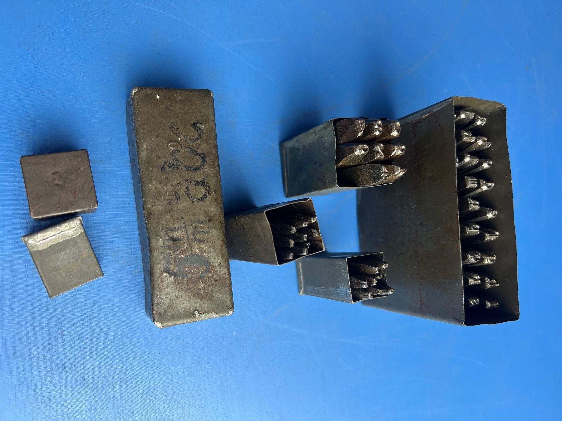 Tutti gli attrezzi: 4 unvollständige Buchstabe / Zahlen Sets – Usato da Unterengstringen venduto da Gustav03