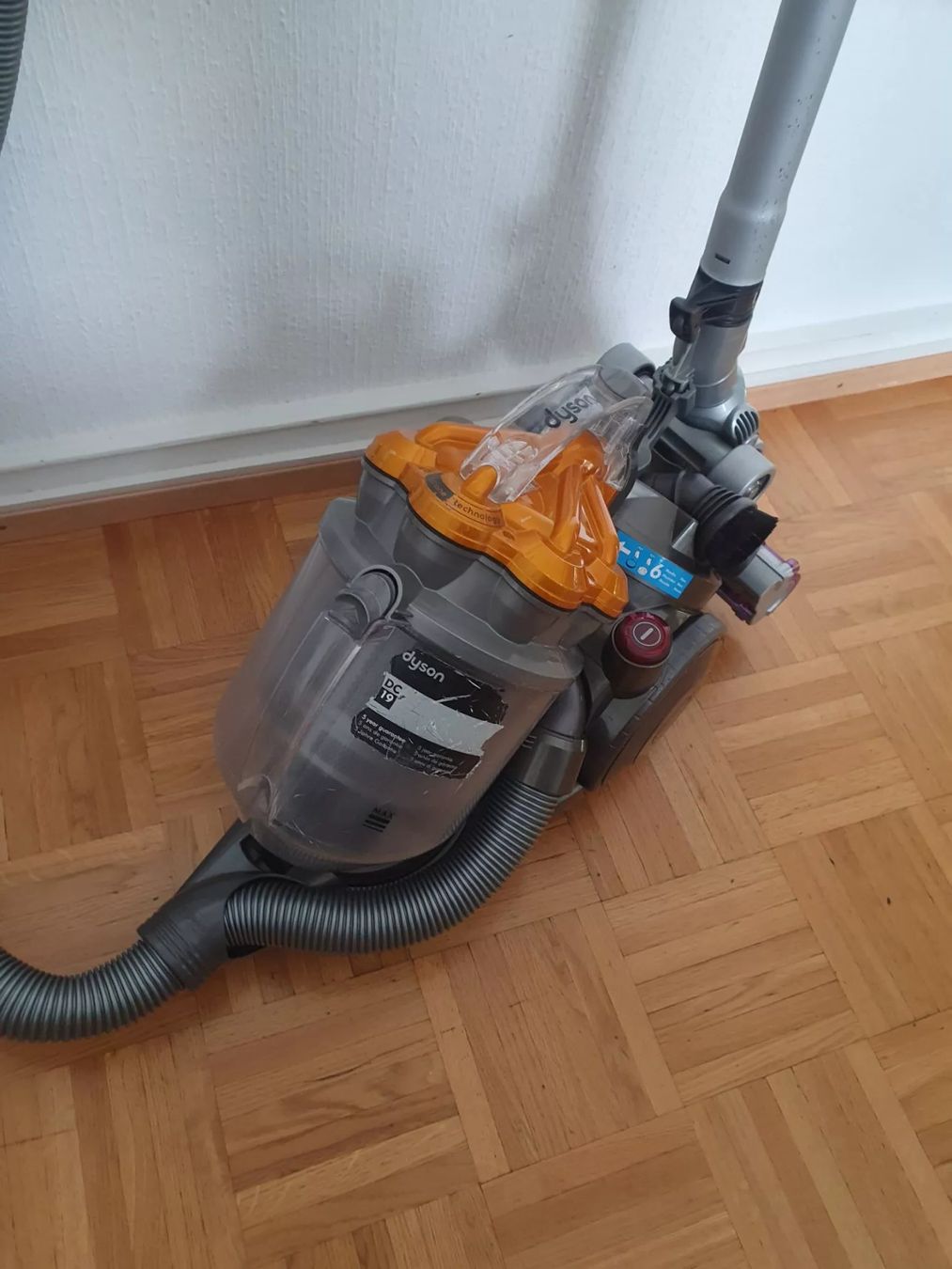 Dyson Aspirapolveri & Accessori: Dyson DC19 d'occasion – Usato da Prilly venduto da RoDyRe 1