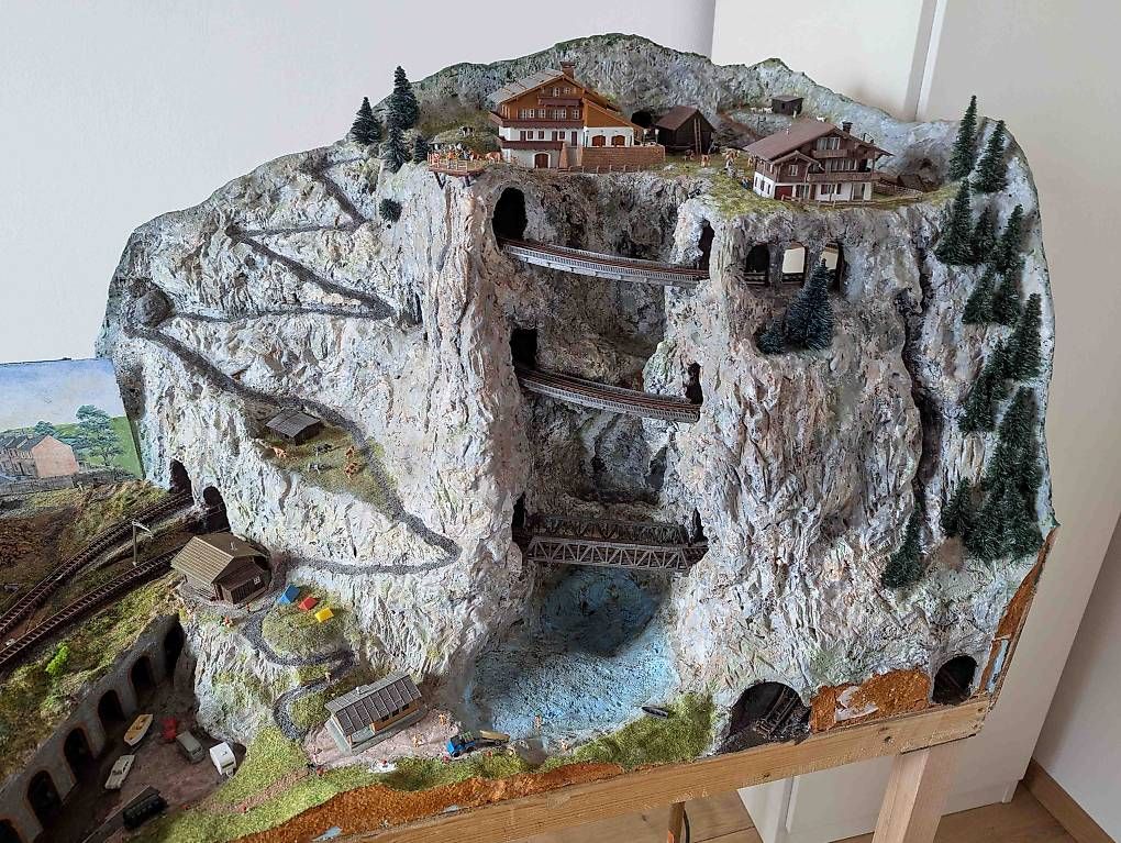 Modellini di ferrovie: maquette de train N (160e) – Usato da Le Sentier venduto da cpvj 1