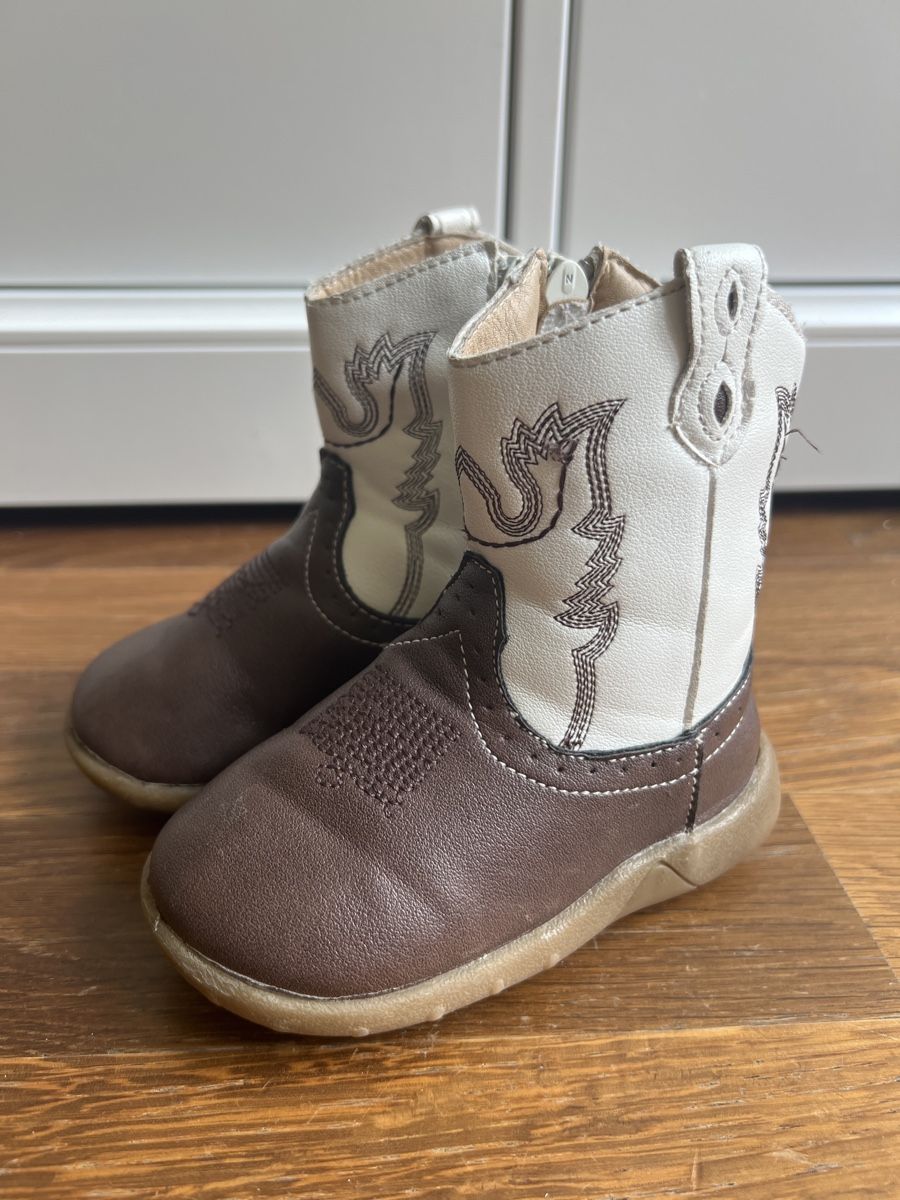 Schuhe für Jungen: Cowboy Boots for Toddlers. Size 24EU – Gebraucht aus Adliswil von youngbee 1