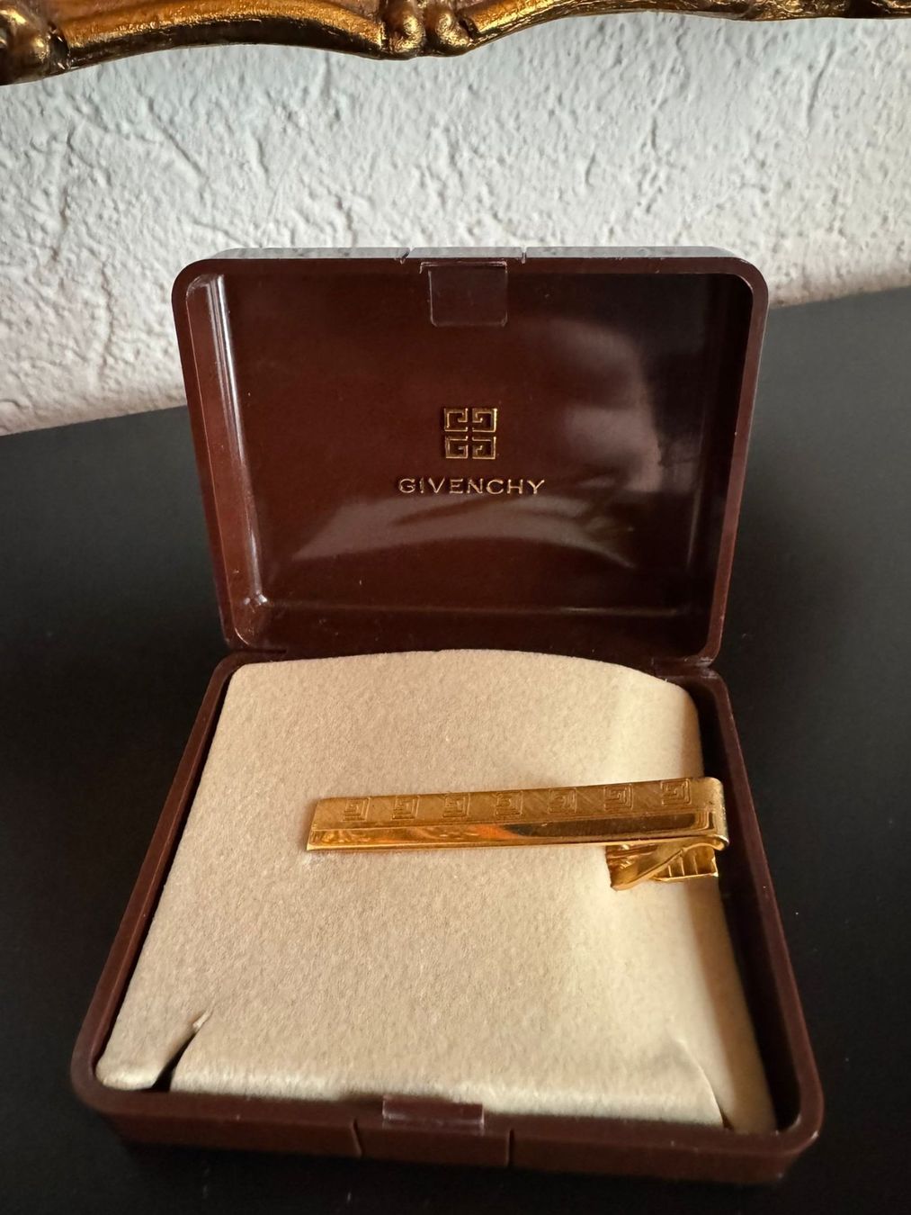 Givenchy Spille & Fermagli: Givenchy Vintage Krawattenklammer mit Box – Usato da Winterthur venduto da Dejv