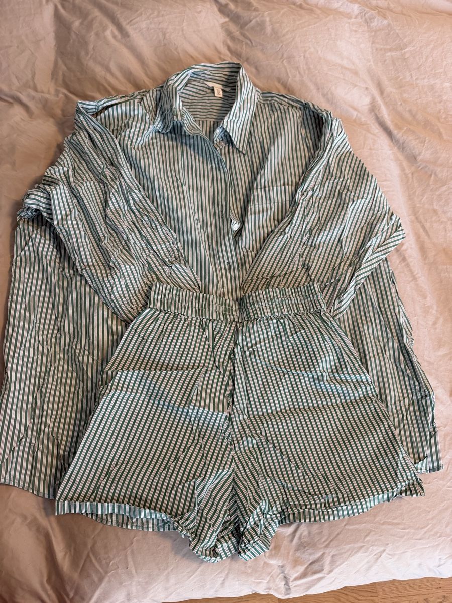H&M Lotti di vestiti: H&M Striped Shirt & Shorts Set – Usato da Horgen venduto da Elizhadz 5