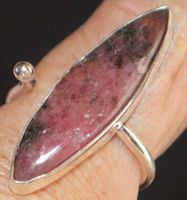 Ring L-4644 – Rhodonit – Grössenverstellbar