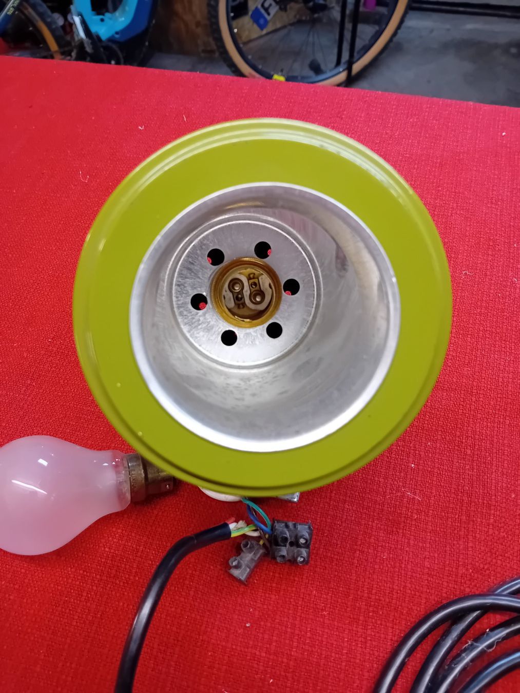 Lampes: Lampe ,spot – D'occasion à st Pierre de Clages par strange 2