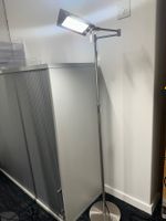 neue verstellbare Stehlampe bzw. Bürolampe