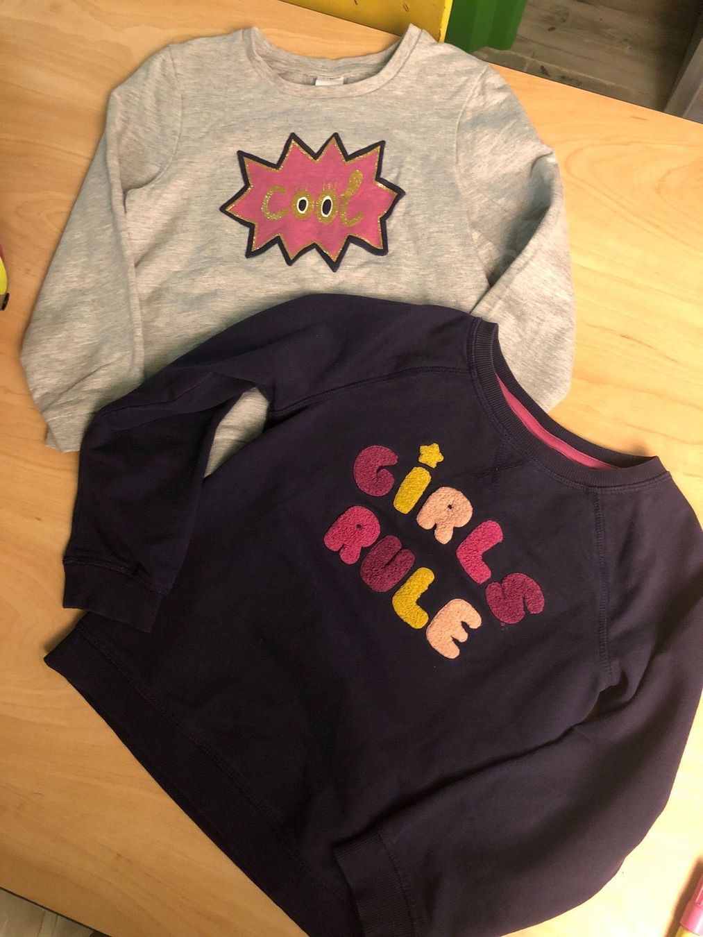 C&A Pullover & Sweatshirts: 2 C&A Sweatshirt Gr.122 – Gebraucht aus Obergerlafingen von cabo4