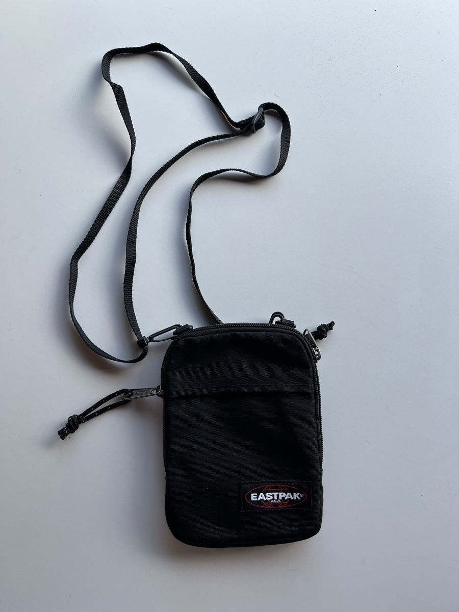 Eastpak Borse: Eastpak Umhängetasche  – Usato da Bern venduto da BestBrandSeller89