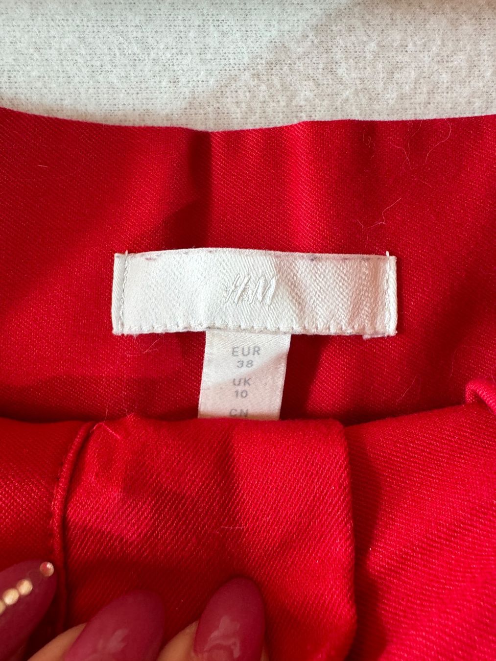 H&M Pantaloni: Rote Hose mit Gürtel von H&M Gr. 38 – Usato da Grosswangen venduto da second_hand_dress 1