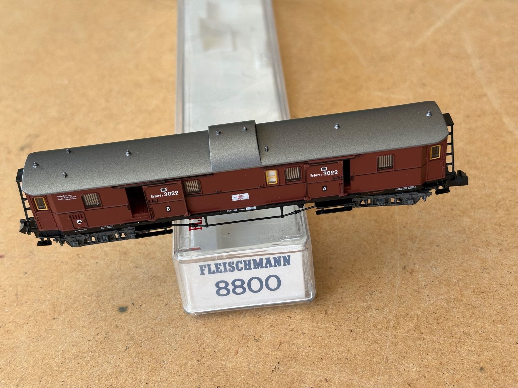 Fleischmann Modelleisenbahnen: Fleischmann 8800 Gepäckwagen – Neu und originalverpackt aus Hauterive NE von eriamch