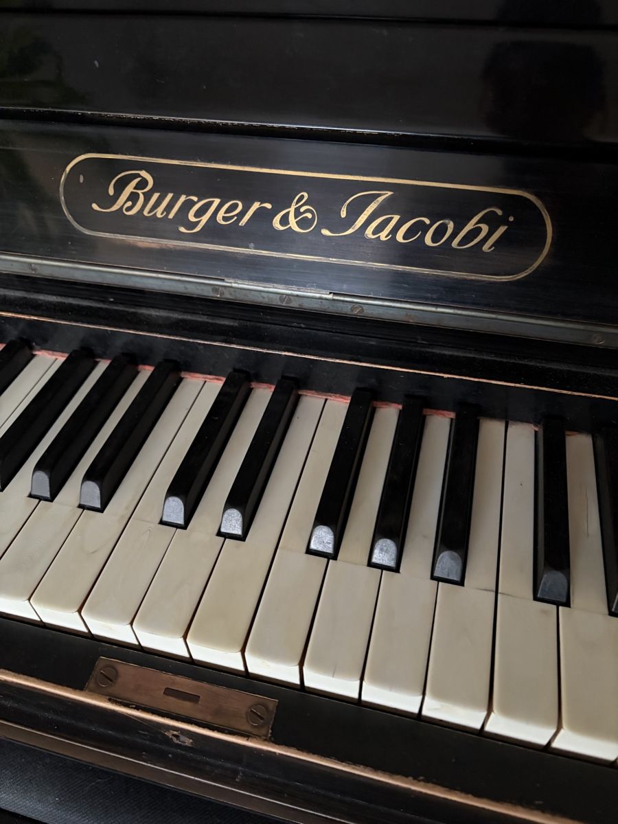 Burger & Jacobi Instruments de musique: Wunderschönes Klavier von Burger & Jacobi – D'occasion à Lugnorre par SOM69 2