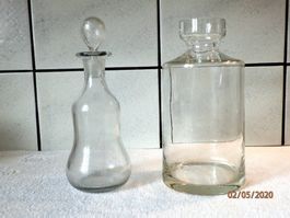 2 antike Gläser, Flaschen, Vasen, 1 Flasche ist handgeeicht.
