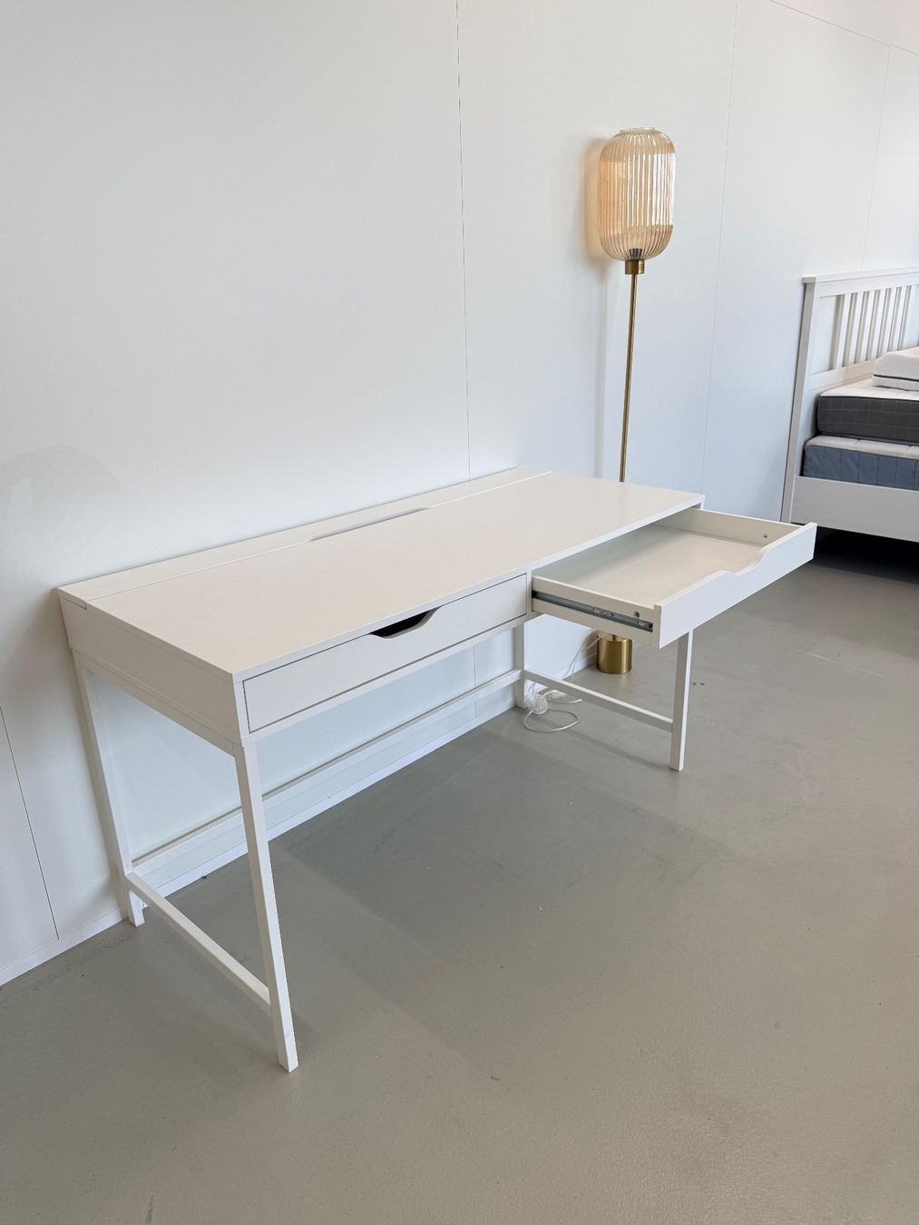 Ikea Scrivanie: ALEX IKEA Bureau (possible transport payant) – Usato da Biel/Bienne venduto da secondstore 1