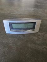 Digitaler Wecker Silber mit Display und Tasten guter Zustand