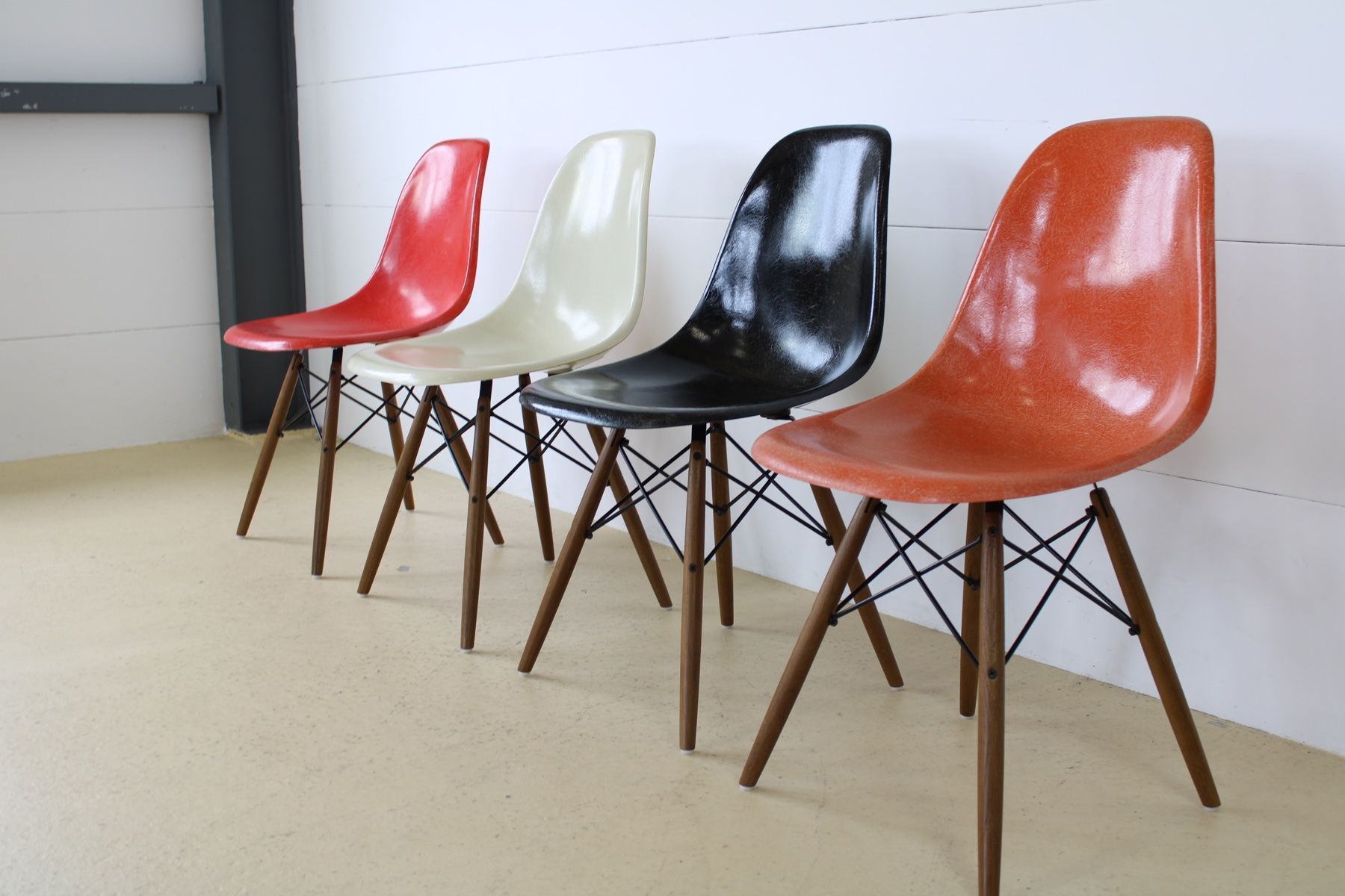Stühle: Eames Fiberglas Stühle Hermann Miller – Gebraucht aus Meinisberg von atelier_TILIJA 1