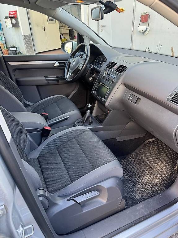 Automobili: VW TOURAN 7 PLATZ ab MFK  – Usato da Chur venduto da Cardinal1 5