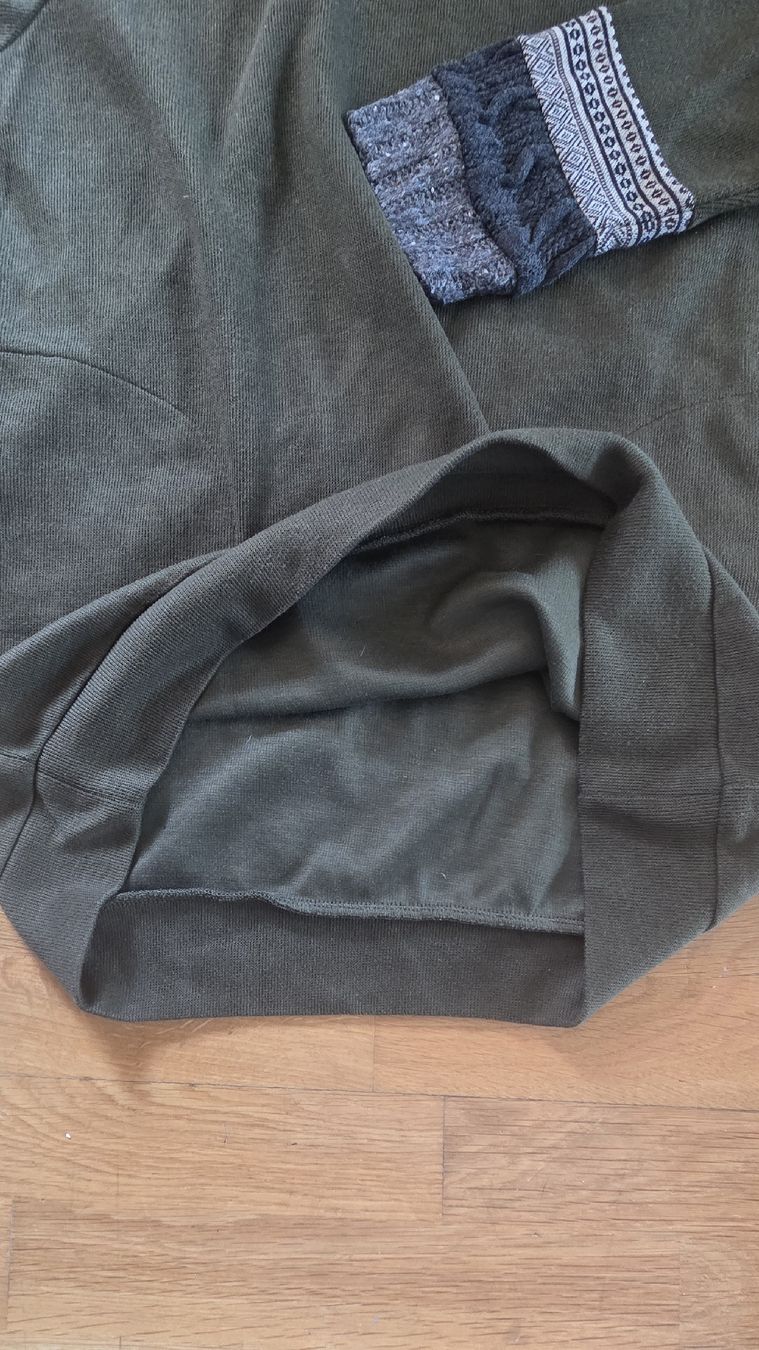 Maglioni & Felpe: Rollkragen Winterpullover mit Details, Grösse M – Usato da Embrach venduto da Singvall 4