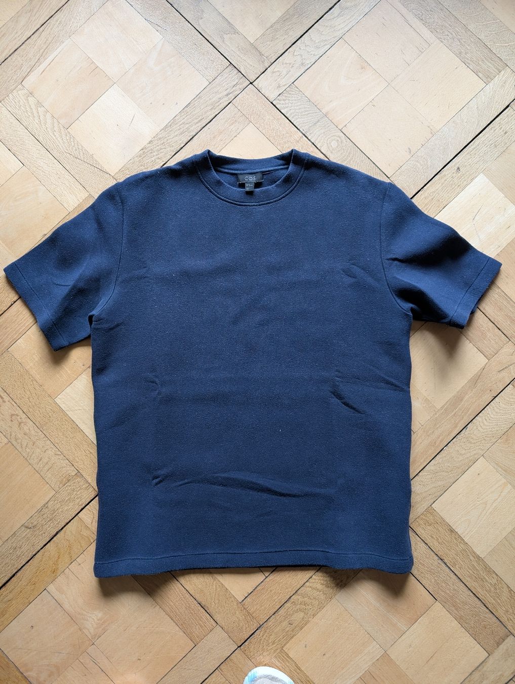Cos T-shirt: COS Tshirt Boxfit in blau Grösse M – Usato da Zürich venduto da Hedkandi