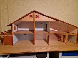 Puppenhaus Holz mit Einrichtung guter Zustand