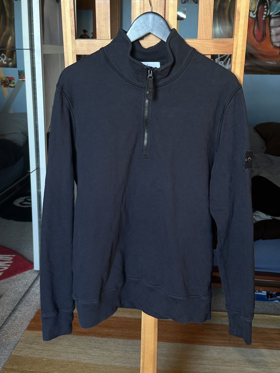 Stone Island Maglioni & Felpe: Original Dark Blue Stone Island 1/4 Zip size L – Usato da Villars-Burquin venduto da Iliasso