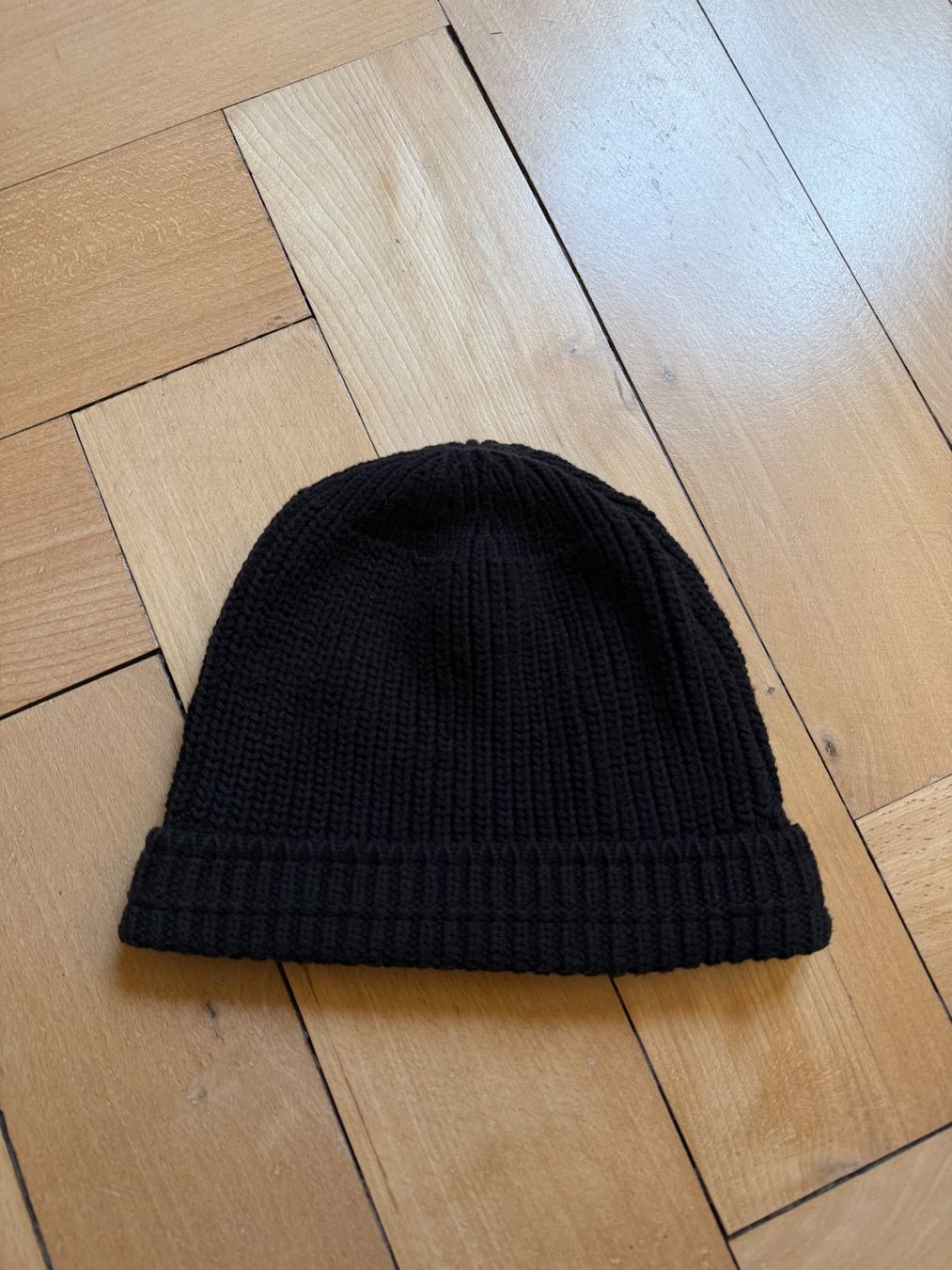 Hüte, Mützen & Caps: EVERLANE - Strickmütze schwarz – Gebraucht aus Zürich von Diazaio