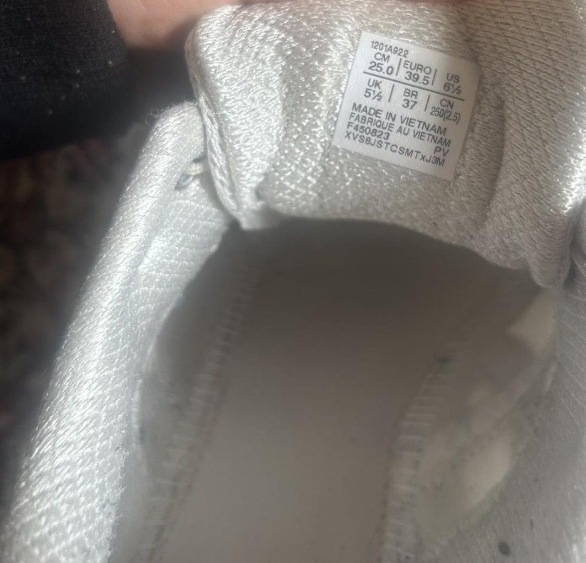 Damenschuhe: Asics Sneaker – Neu (gemäss Beschreibung) aus Aarau von lus_rz6v 2