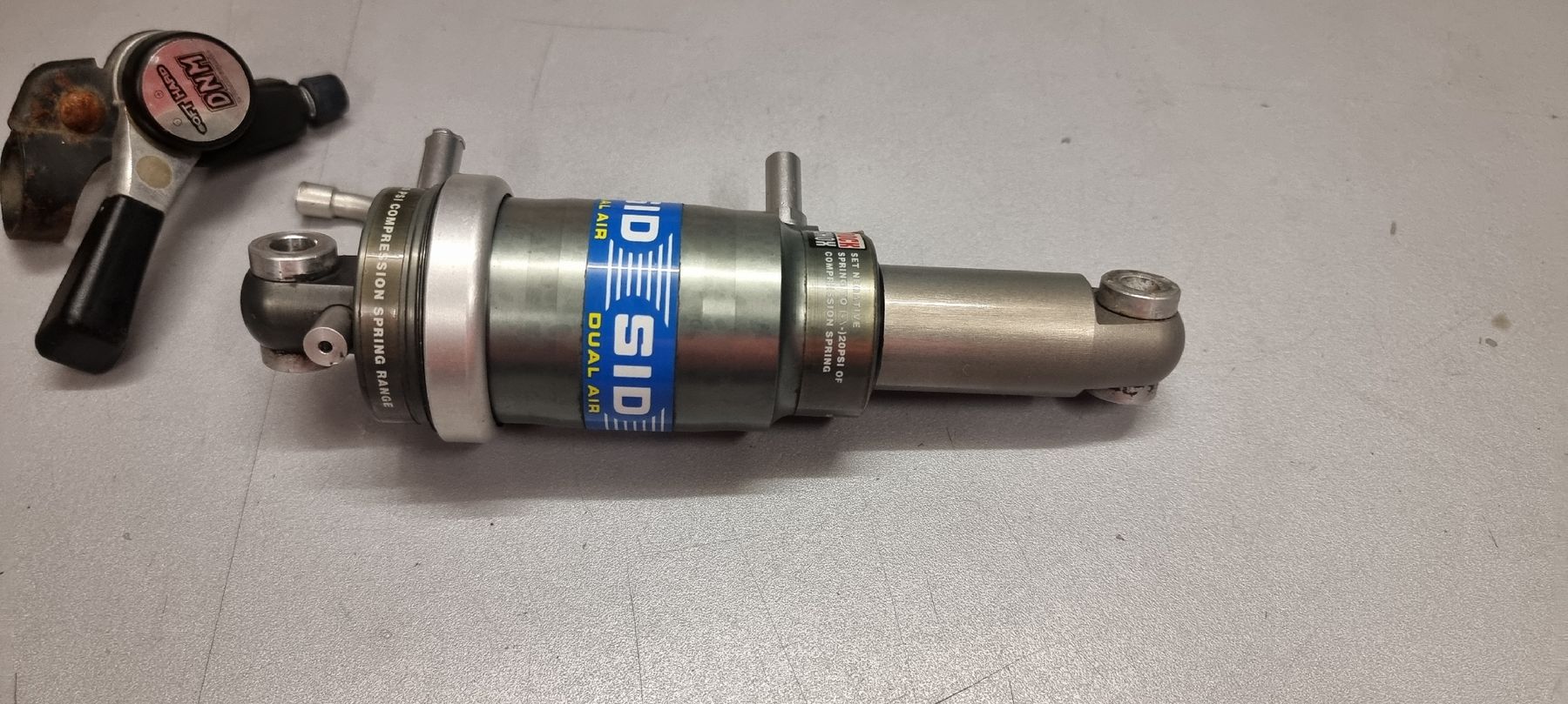 Pezzi di ricambio: Rock Shox Sid Dämpfer mit Remote – Usato da Seon venduto da Stibinio 2