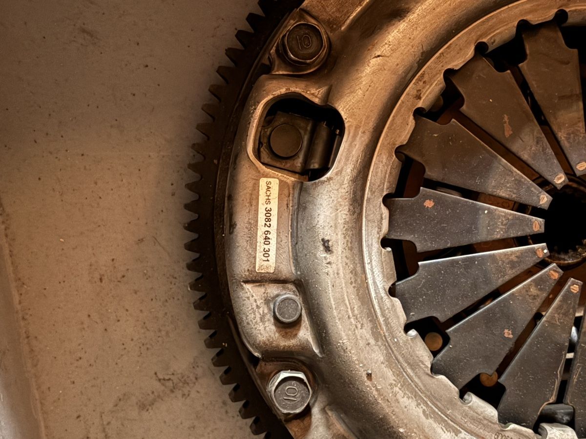 Mazda Tutti pezzi di ricambio auto: Mazda MX5 NA Kupplung plus schwungrad  – Usato da Lyss venduto da P.Bento 1