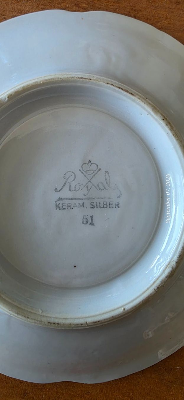 Set di piatti: ROYAL TEE ODER MOKKA SATZ -  KERAMIK VERSILBERT – Usato da Walchwil venduto da POLAR 5