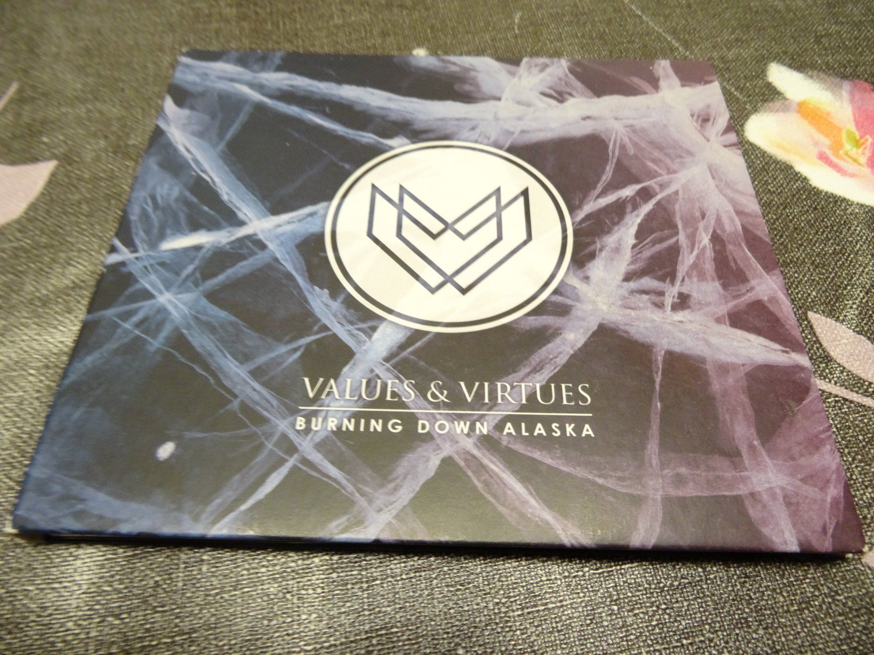 CDs: Burning Down Alaska - Values & Virtues CD – D'occasion à Olten par Disc-Ausverkauf