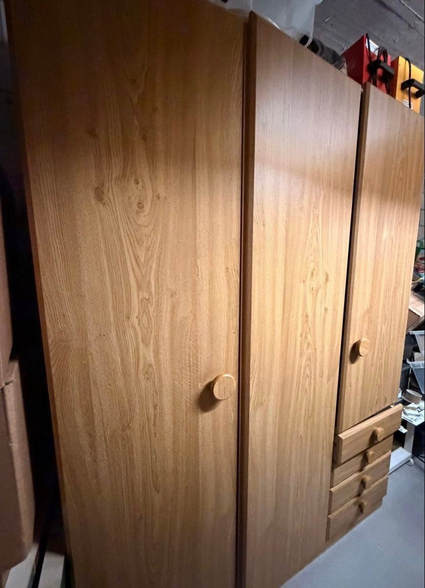 Armadi: Schrank 3-türig – Usato da Bülach venduto da Migi66