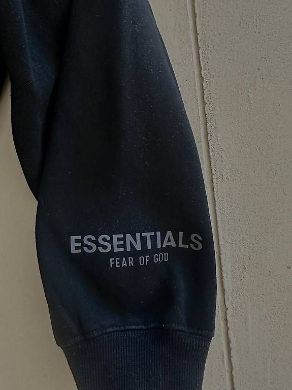 Maglioni & Felpe: Essentials Hoodie Black, M – Usato da St. Gallen venduto da ninl123 1