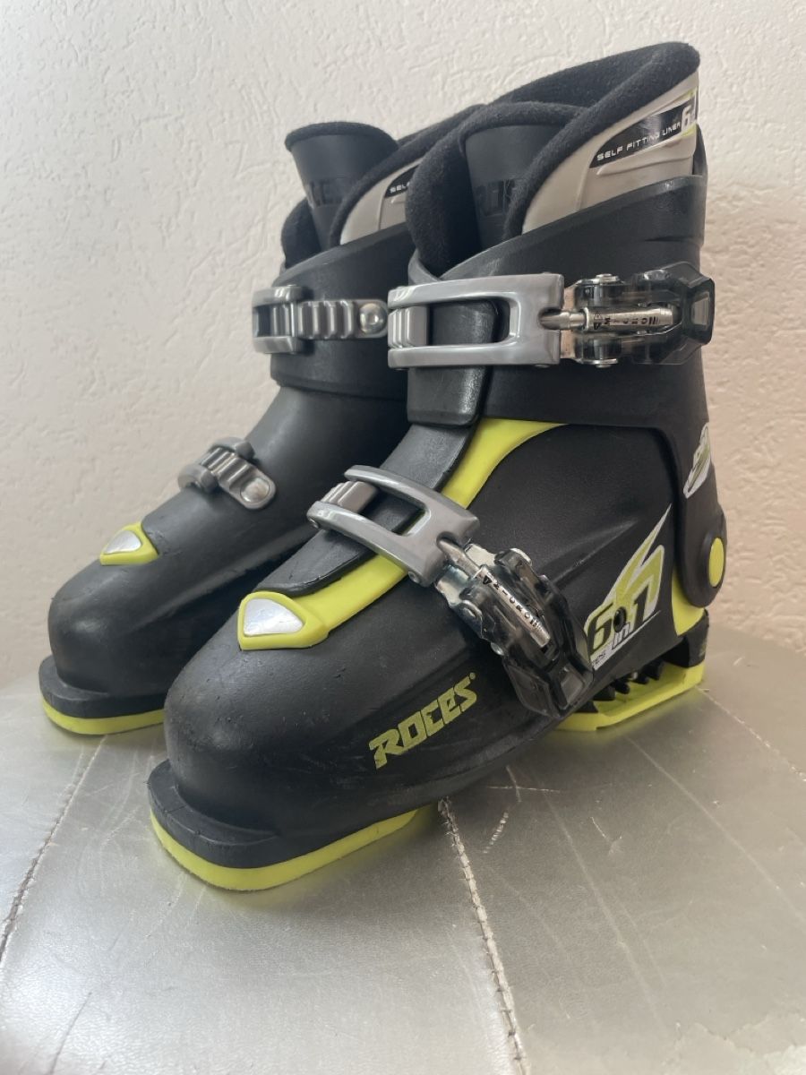 Scarpe per ragazzi: Roces Idea, der Kinder Skischuh der mitwächst! – Usato da Bettwil venduto da Zneb84