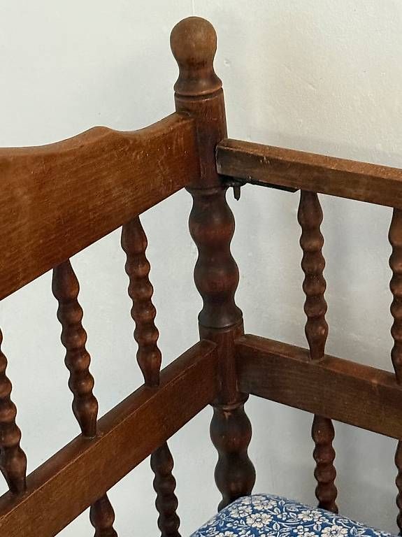Betten: antikes Kinderbett aus Holz – Gebraucht aus Zuchwil von Olea 1
