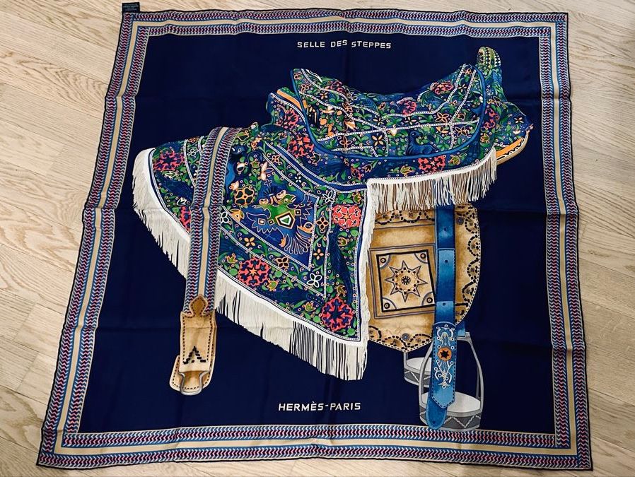 Hermès Foulard & Sciarpe: Hermès Carré 90 Seidentuch Selle des Steppes – Usato da Pfäffikon ZH venduto da ers_w9mn