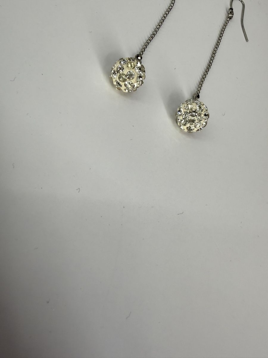 Orecchini pendenti & Orecchini a lobo: Ohrhänger silberfarben mit Glitzerkugeln  – Usato da Auenstein venduto da moin. 1