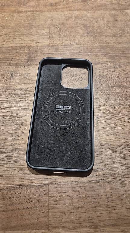 Cover & Protezioni schermo: SP connect Iphone 13pro – Usato da La Tour-de-Peilz venduto da Lepuik 1