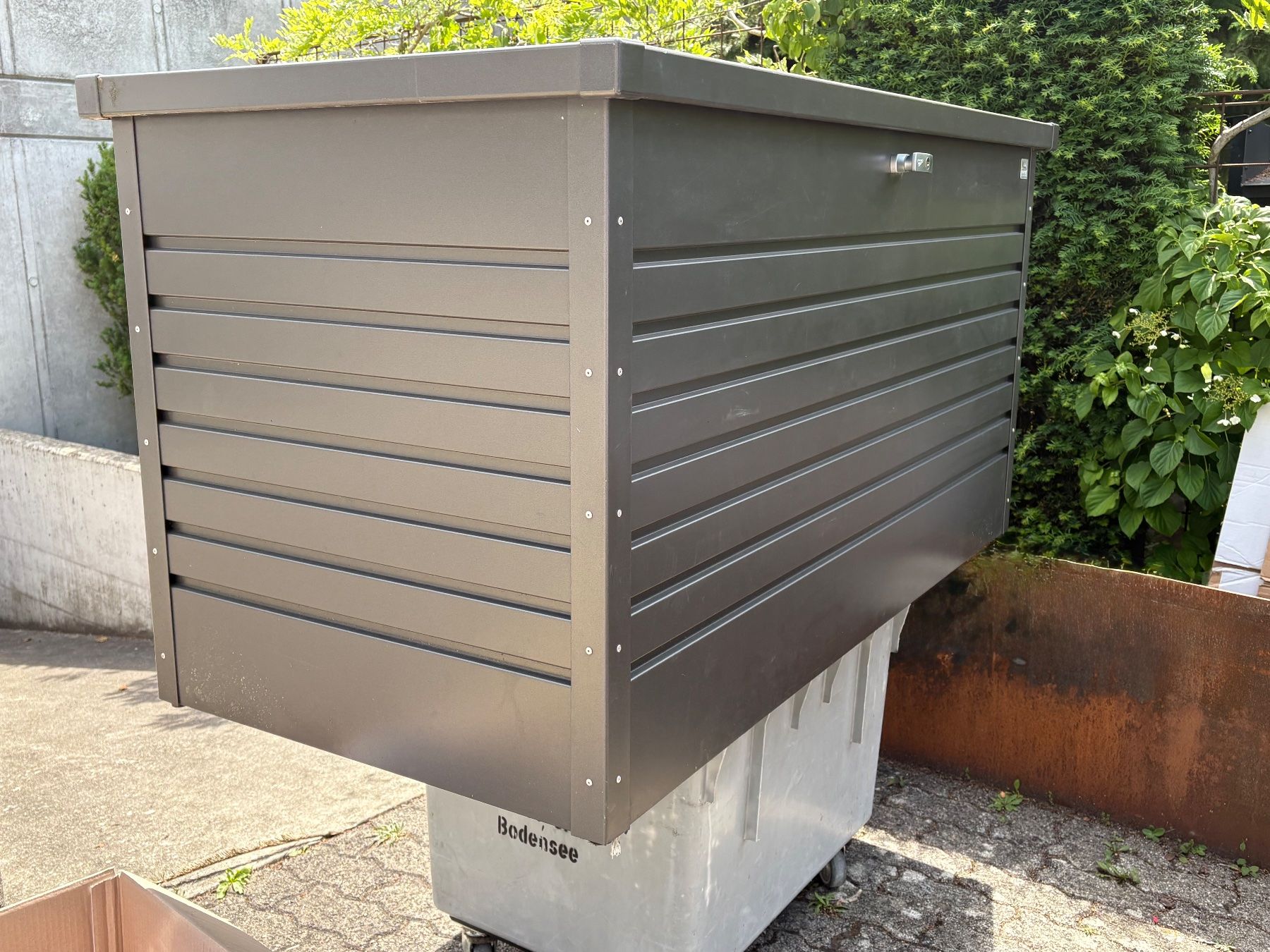 Biohort Box contenitori: Biohort Gartenbox Anthrazit guter Zustand – Usato da Thundorf venduto da Sagogen 1