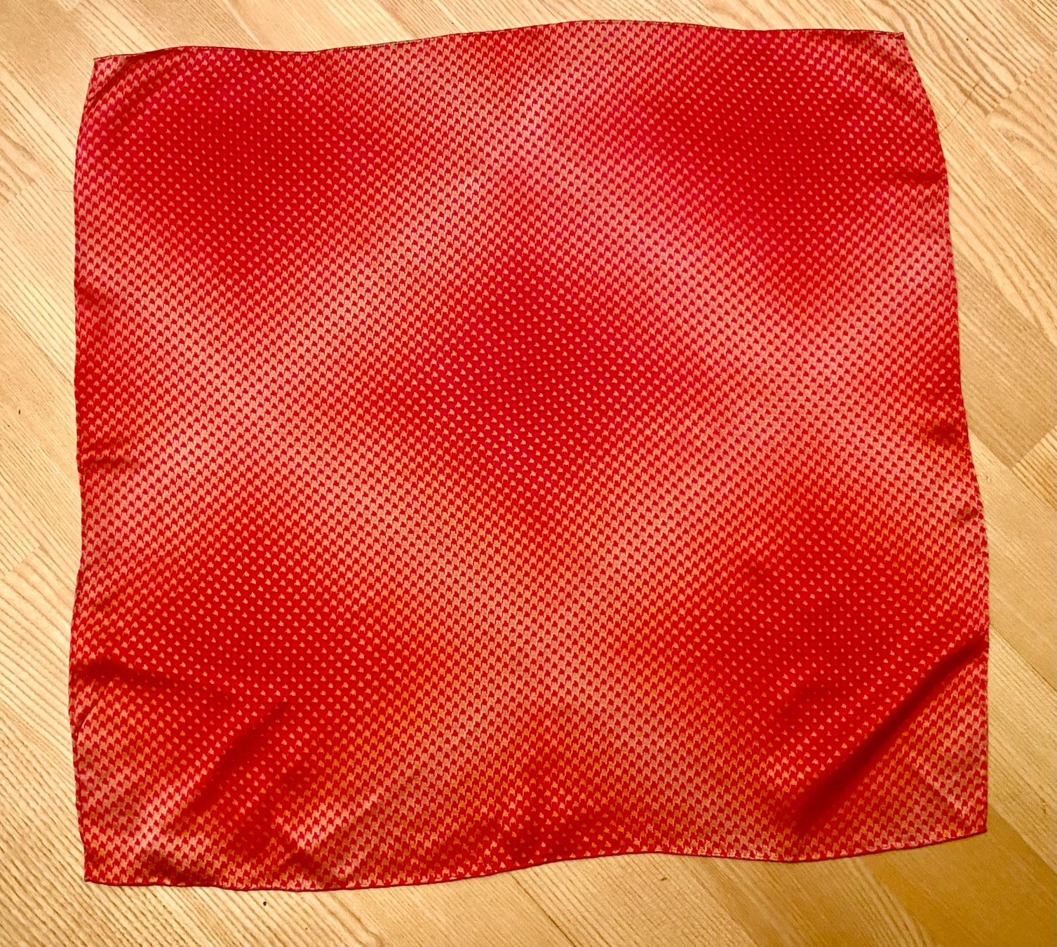 Fabric Frontline Foulard & Sciarpe: Foulard aus Seiden, Fabric – Usato da Triesen venduto da vla_z6rh