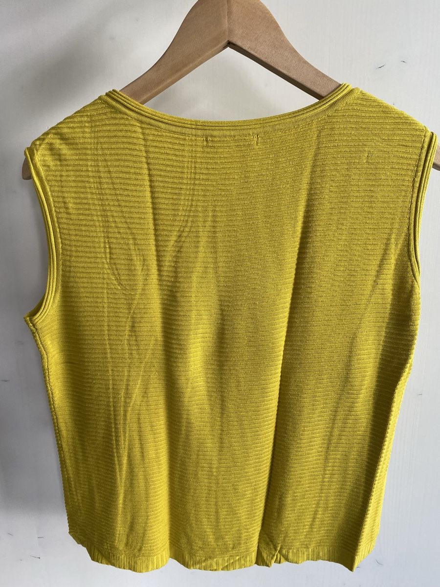Pullover & Sweatshirts: Oberteil ohne Ärmel – Gebraucht aus Basel von riesther 1