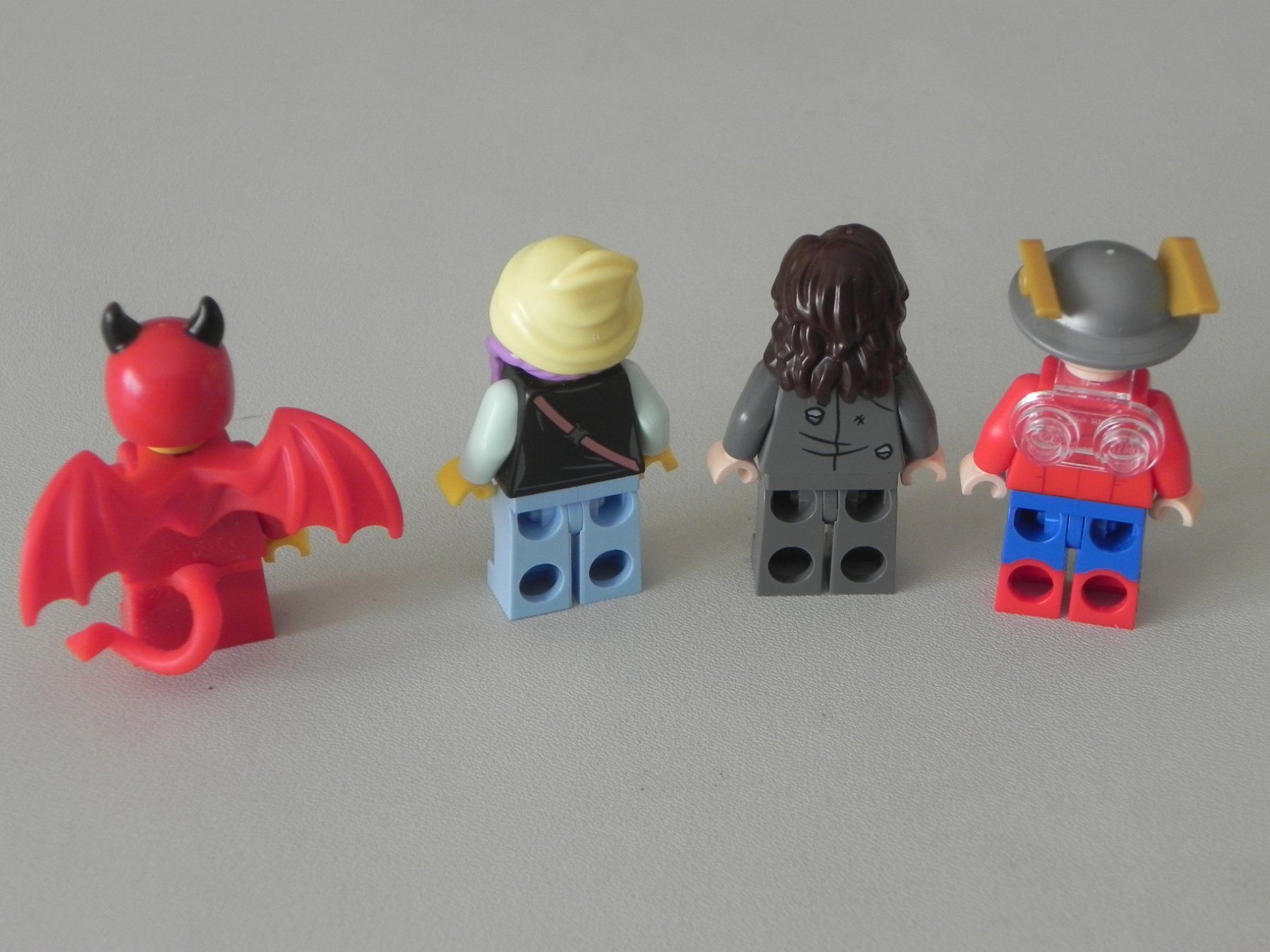 Lego Spielzeuge: 4 Lego Minifiguren – Gebraucht aus Minusio von Lory64 1