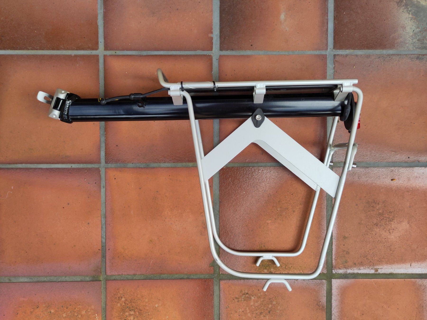 Ersatzteile: QR Beam Rack MTX Velo Gepäckträger System für Sattelstütze – Gebraucht aus Muttenz von Laeckerlihamschter 1