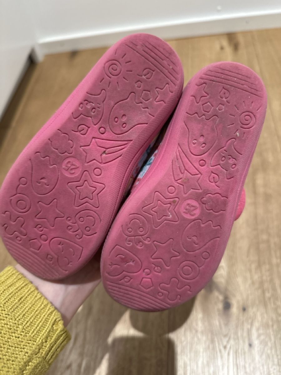 Scarpe per ragazze: Pantoufles 25 – Usato da Montreux venduto da canori 1
