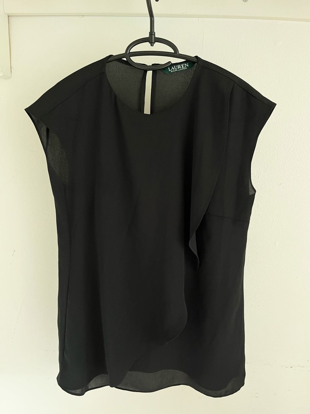 Top: Ralph Lauren Black Sheer Top – Usato da Basel venduto da das_7wzs