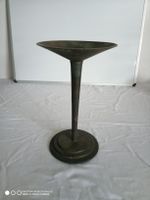Dekorative Vintage-Metallschale auf Fuss, Höhe 33cm