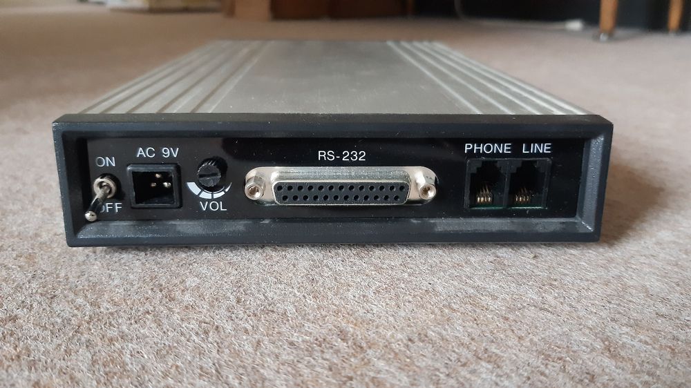 DATATRONICS 2400C Vintage Modem (Gebraucht) in Oey für CHF 10 – mit ...