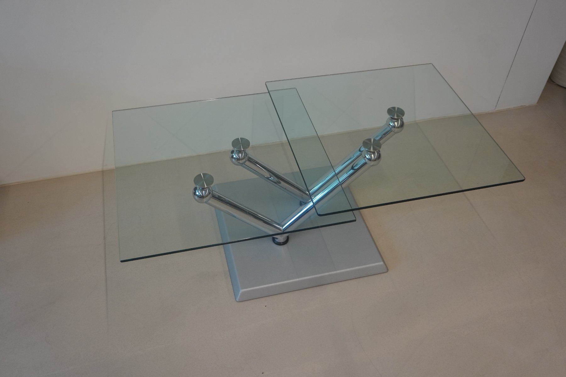 Tavoli: Moderner Couchtisch Glasplatte Design Verschiebbar (H077) – Usato da Basel venduto da B.W.B. 1