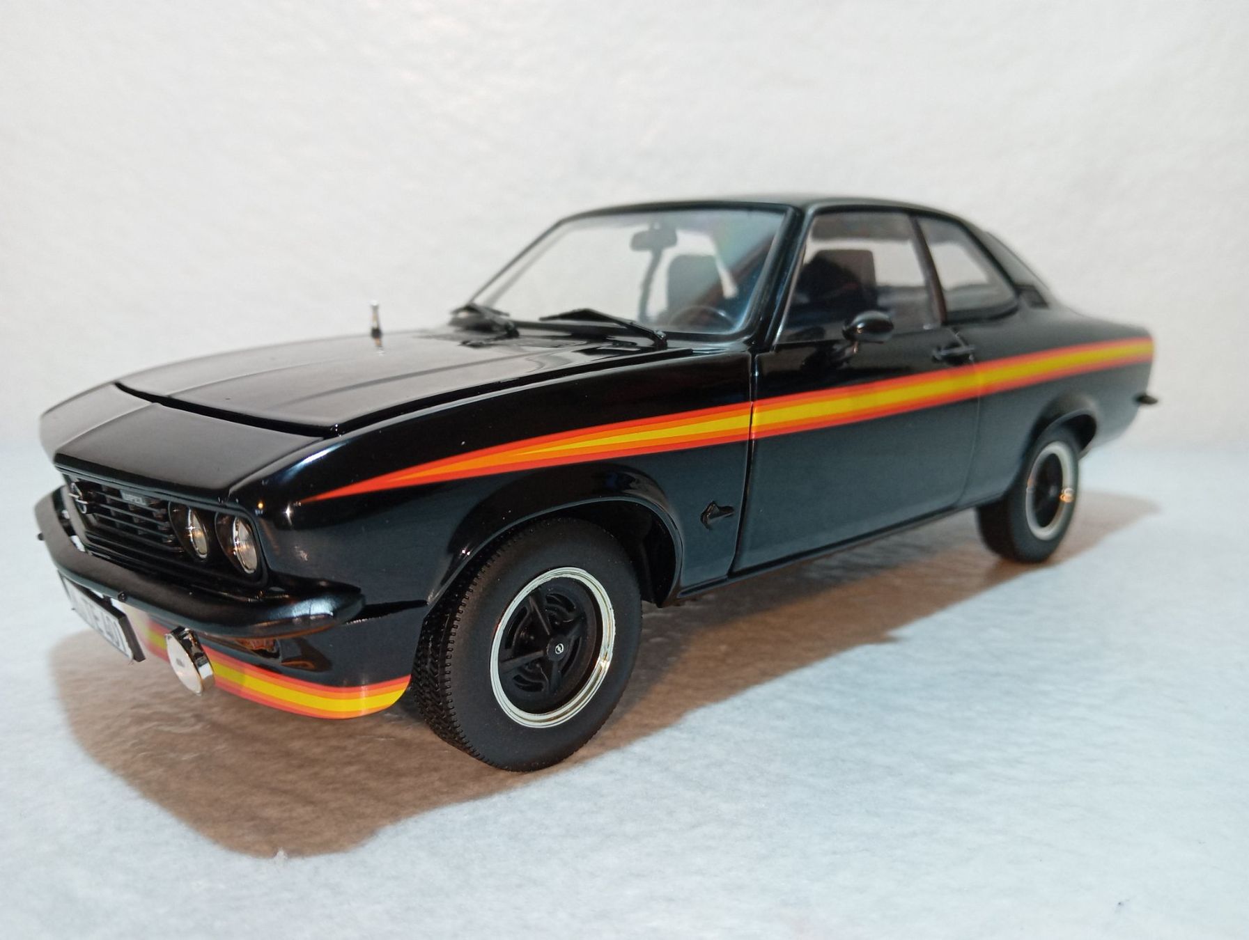 Norev Modellini d'auto: Opel Manta GT/E Black Magic – Nuovo e nell'imballaggio originale da Huttwil venduto da Secondtrain