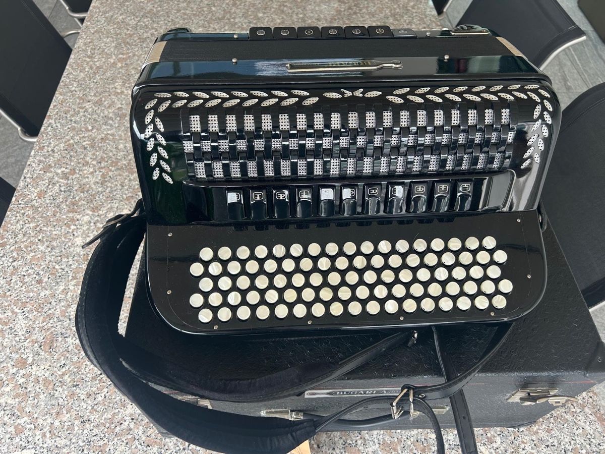 Strumenti musicali: Akkordeon Bugari Armando seniorfisa – Usato da Küssnacht am Rigi venduto da Happy_home 1